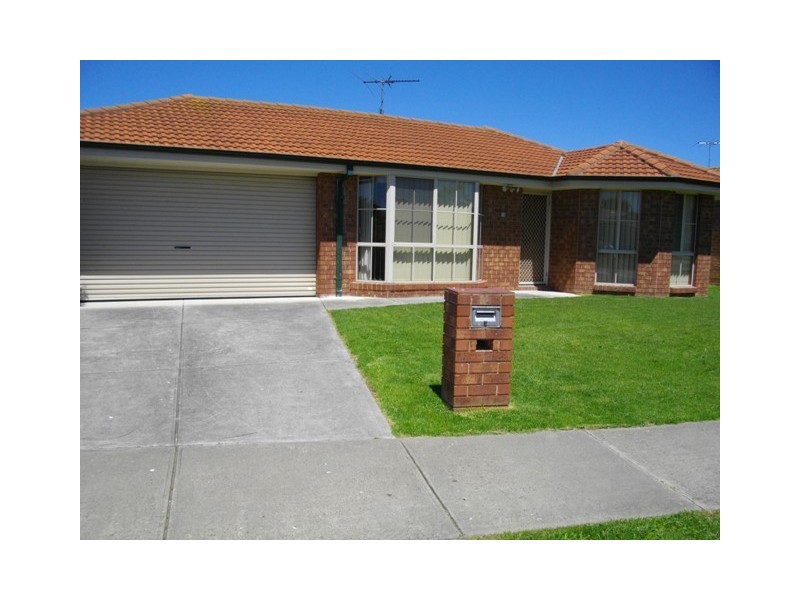 13 Maria Crescent, Pakenham VIC 3810