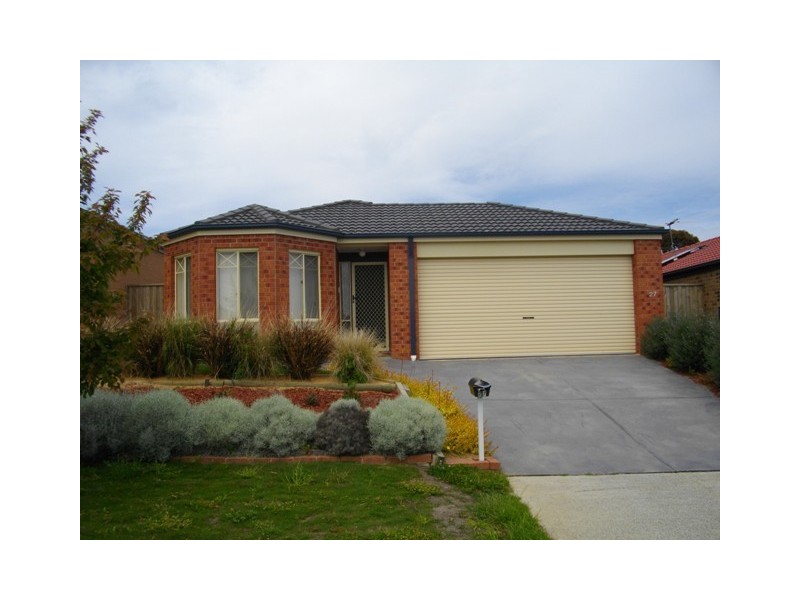 27 Tyrone Avenue, Pakenham VIC 3810