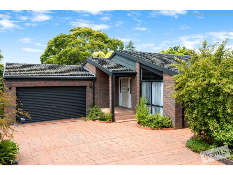 2 Kirkfell Court, Berwick VIC 3806
