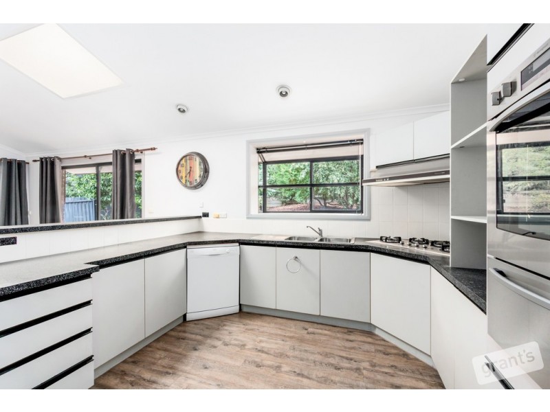 2 Kirkfell Court, Berwick VIC 3806