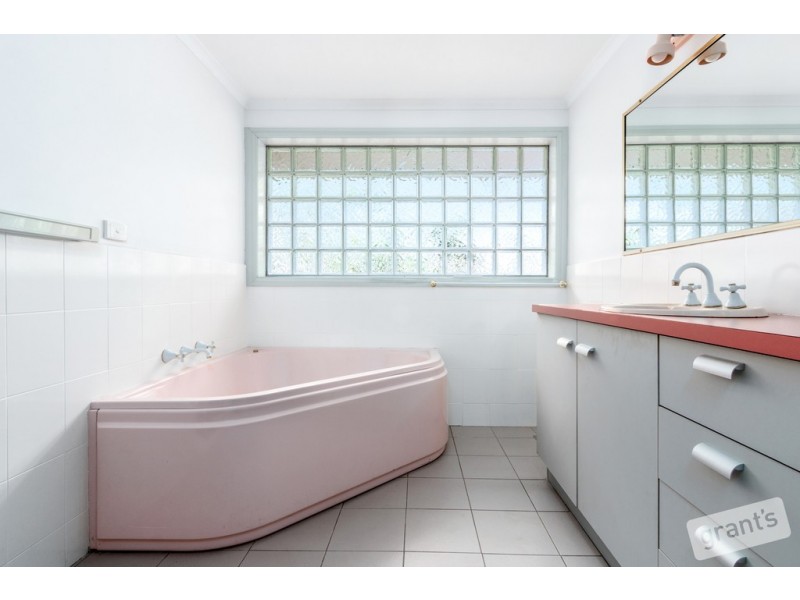 2 Kirkfell Court, Berwick VIC 3806