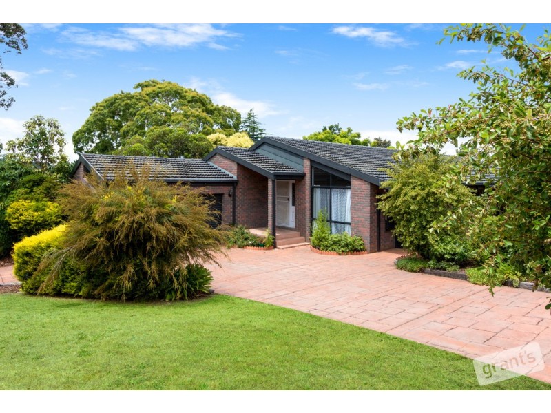 2 Kirkfell Court, Berwick VIC 3806