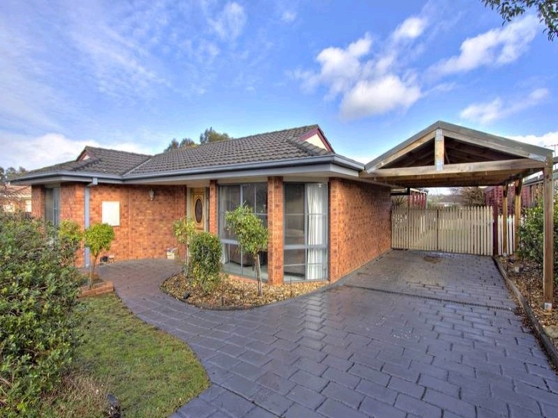 14 Harmon Close, Berwick VIC 3806