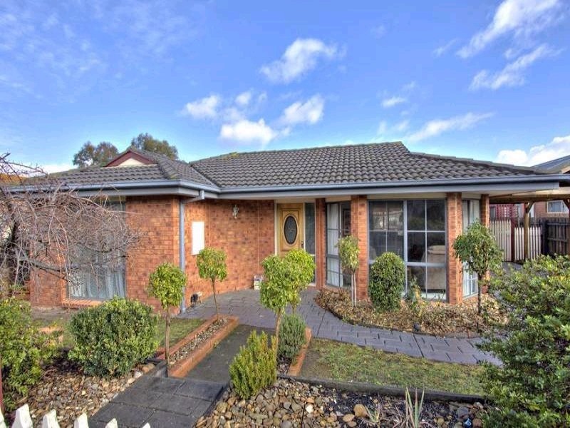 14 Harmon Close, Berwick VIC 3806
