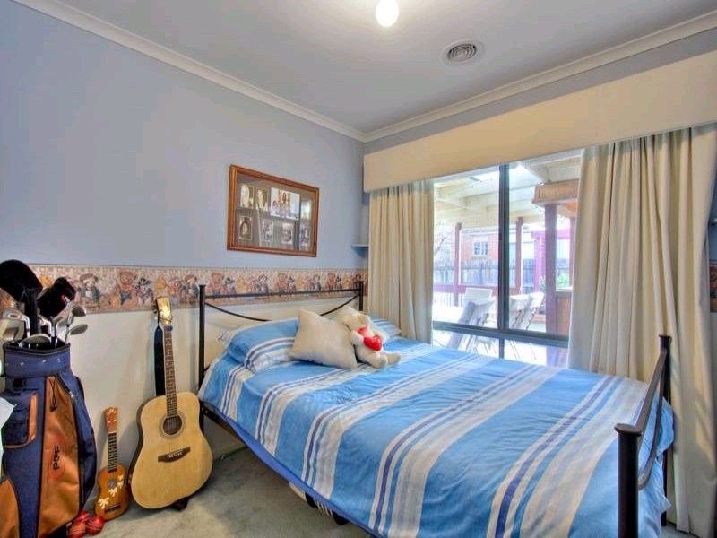 14 Harmon Close, Berwick VIC 3806