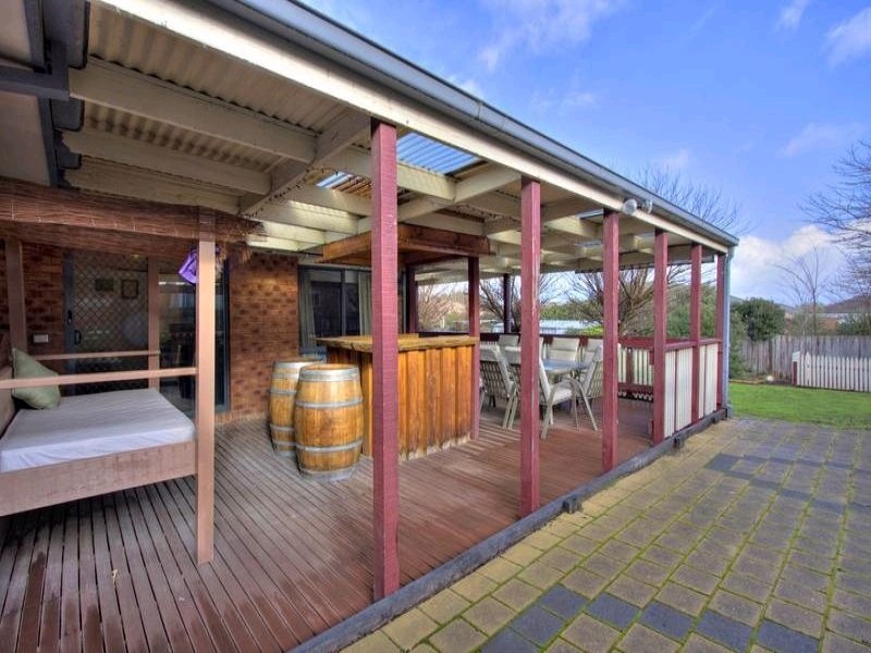 14 Harmon Close, Berwick VIC 3806