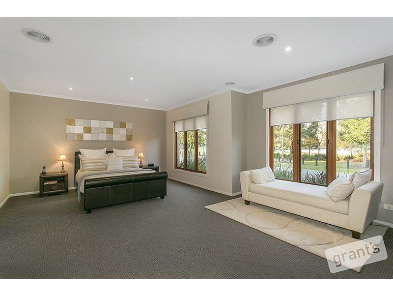 11 The Esplanade, Narre Warren South VIC 3805
