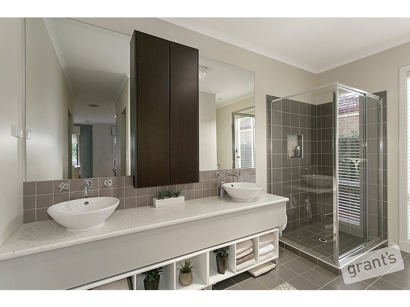 11 The Esplanade, Narre Warren South VIC 3805