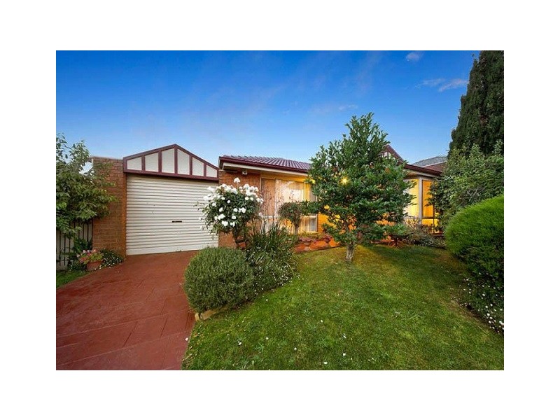 15 Claremont Glen, Berwick VIC 3806