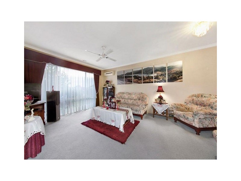 15 Claremont Glen, Berwick VIC 3806