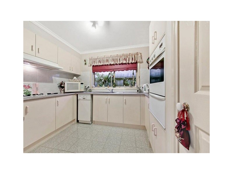 15 Claremont Glen, Berwick VIC 3806