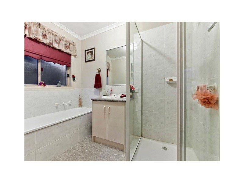 15 Claremont Glen, Berwick VIC 3806