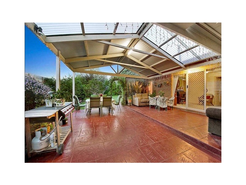 15 Claremont Glen, Berwick VIC 3806