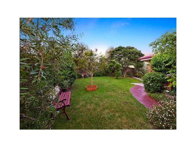 15 Claremont Glen, Berwick VIC 3806