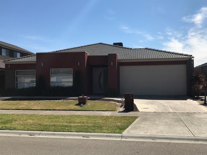 10 Beechtree Way, Cranbourne North VIC 3977