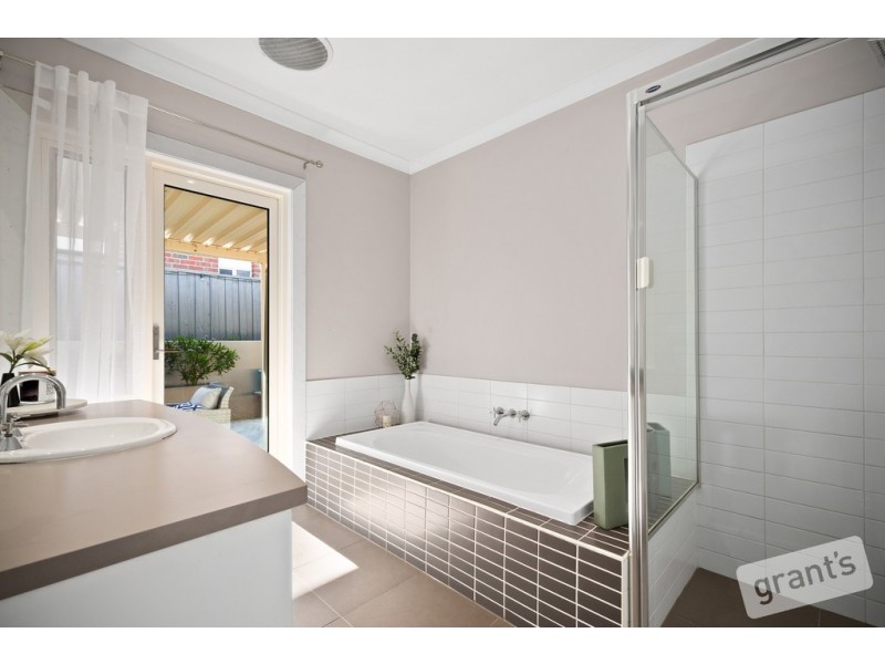 14 Monarch Road, Berwick VIC 3806