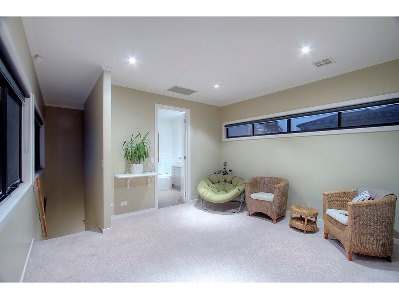 40 Riviera Drive, Berwick VIC 3806