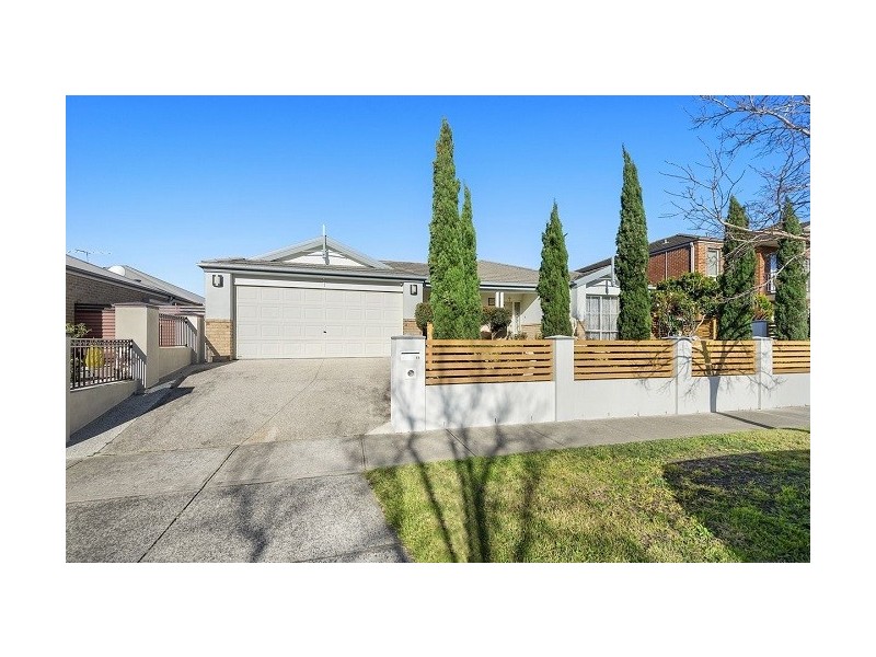 11 Golden Grove Drive, Narre Warren South VIC 3805