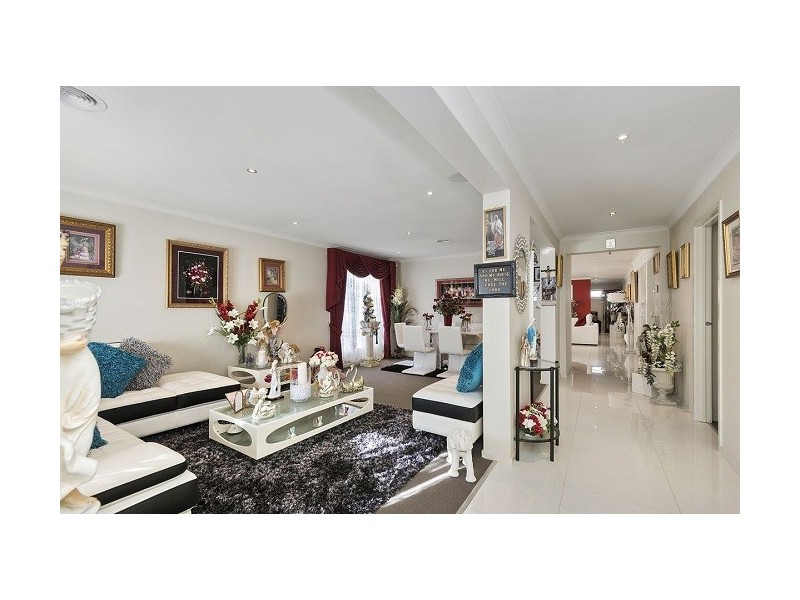 11 Golden Grove Drive, Narre Warren South VIC 3805