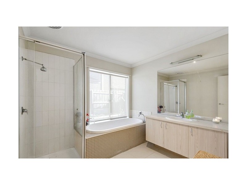 11 Golden Grove Drive, Narre Warren South VIC 3805