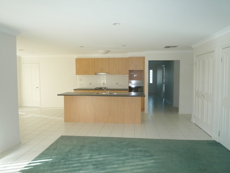 33 Ellen Road, Narre Warren South VIC 3805