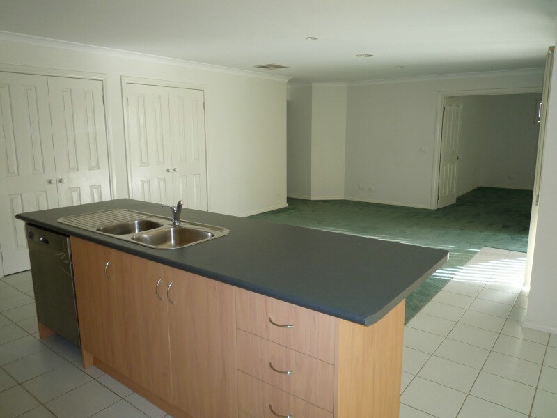 33 Ellen Road, Narre Warren South VIC 3805