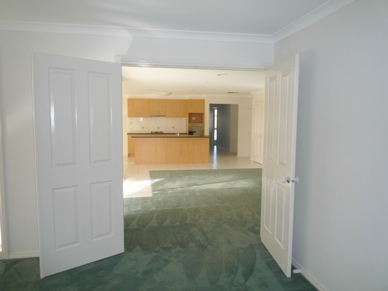 33 Ellen Road, Narre Warren South VIC 3805