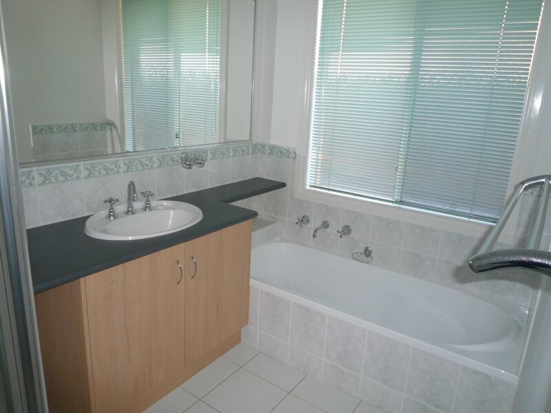 33 Ellen Road, Narre Warren South VIC 3805