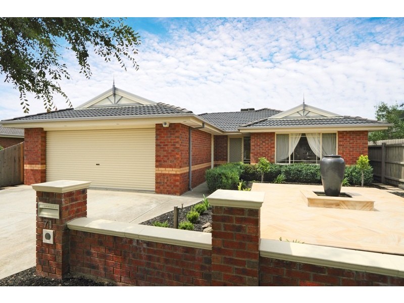 71 Harold Keys Drive, Narre Warren VIC 3805