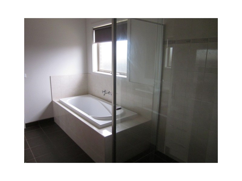 2  Aldous Place, Cranbourne North VIC 3977