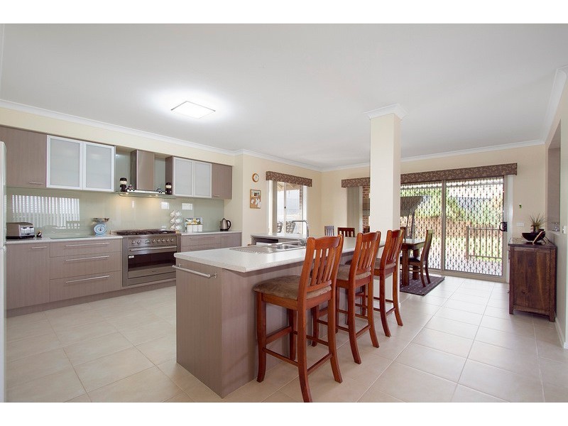 12 Riviera Drive, Berwick VIC 3806