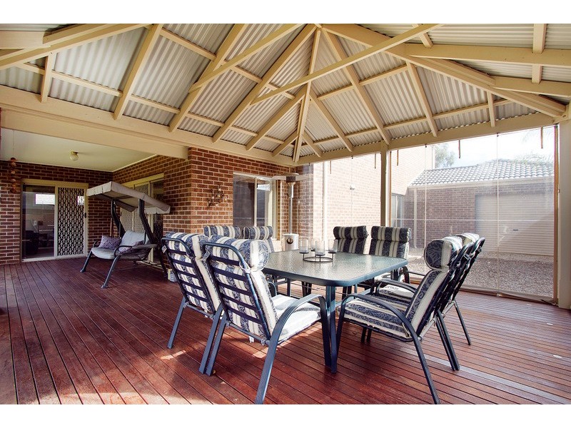 12 Riviera Drive, Berwick VIC 3806