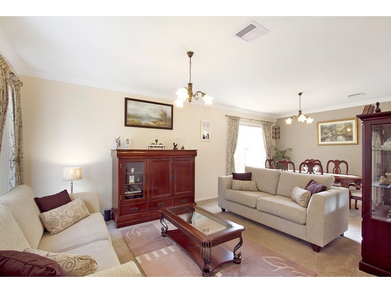 12 Riviera Drive, Berwick VIC 3806