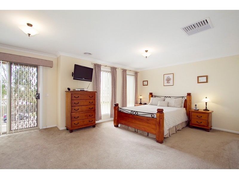 12 Riviera Drive, Berwick VIC 3806