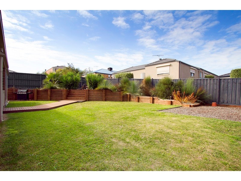 12 Riviera Drive, Berwick VIC 3806