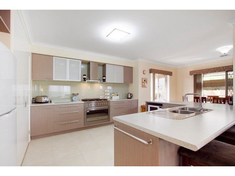 12 Riviera Drive, Berwick VIC 3806