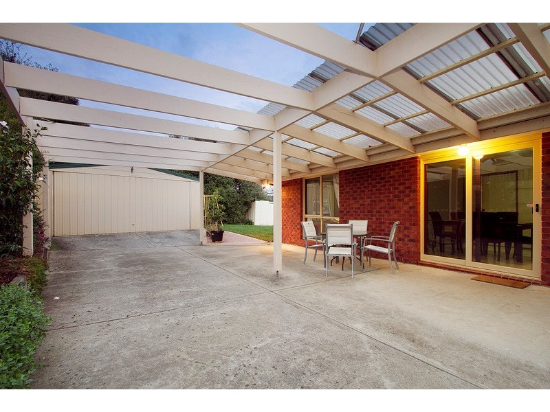 2 Melaleuca Court, Berwick VIC 3806