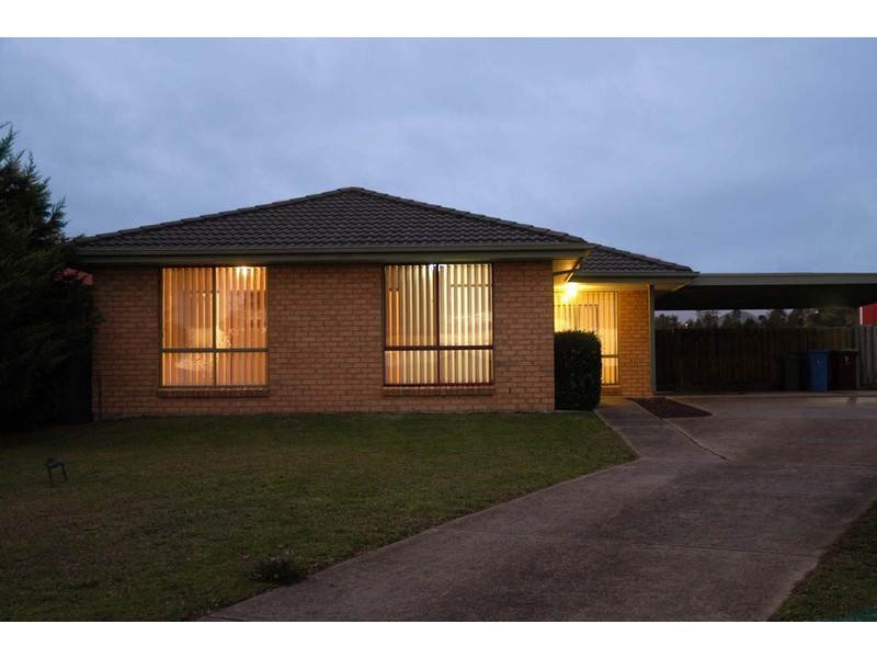 9 Raneen Place, Berwick VIC 3806