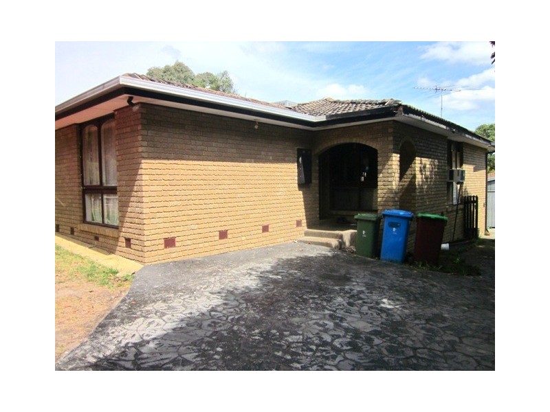 16 The Grange, Hampton Park VIC 3976