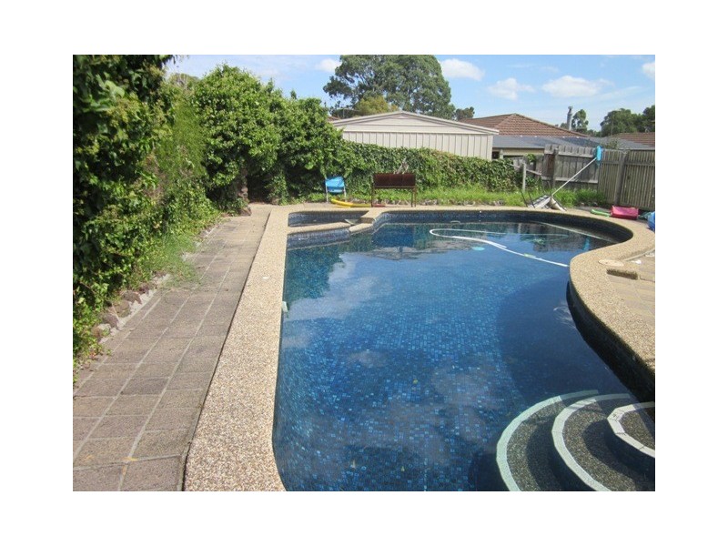 16 The Grange, Hampton Park VIC 3976