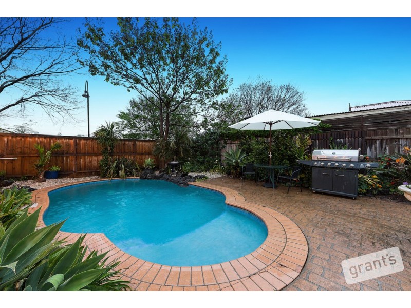 15 Sinatra Way, Cranbourne East VIC 3977