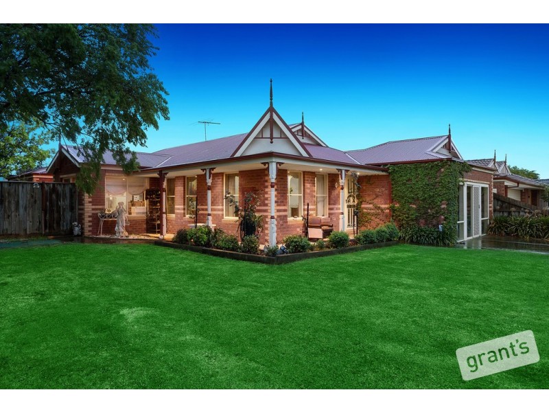 15 Sinatra Way, Cranbourne East VIC 3977
