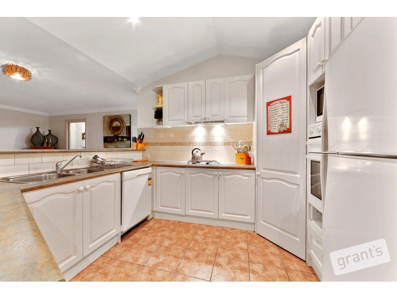 15 Sinatra Way, Cranbourne East VIC 3977