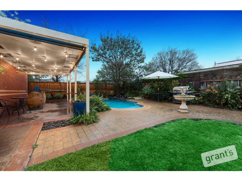 15 Sinatra Way, Cranbourne East VIC 3977