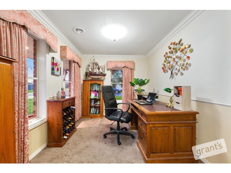 15 Sinatra Way, Cranbourne East VIC 3977