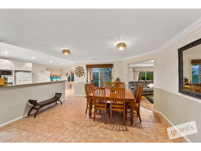 15 Sinatra Way, Cranbourne East VIC 3977