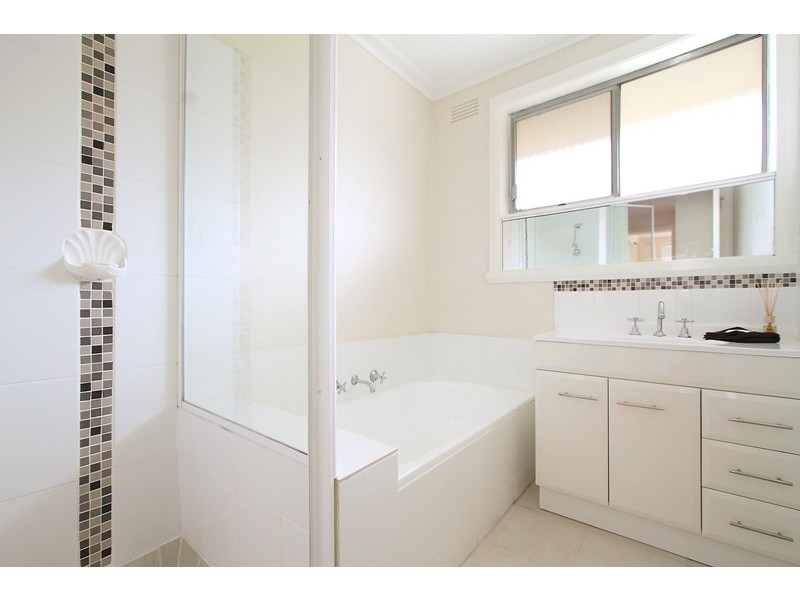 2/24 William Avenue, Hallam VIC 3803