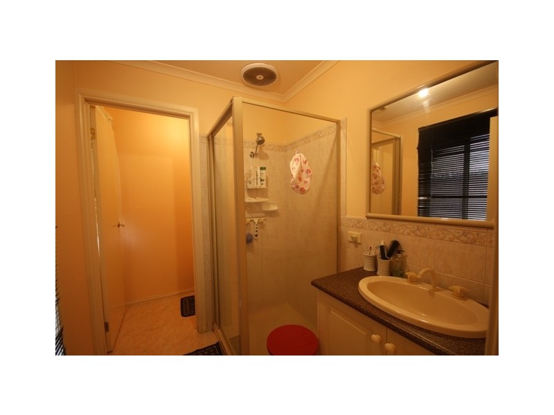 76 Amberley Park Drive, Narre Warren South VIC 3805