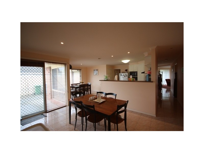 76 Amberley Park Drive, Narre Warren South VIC 3805