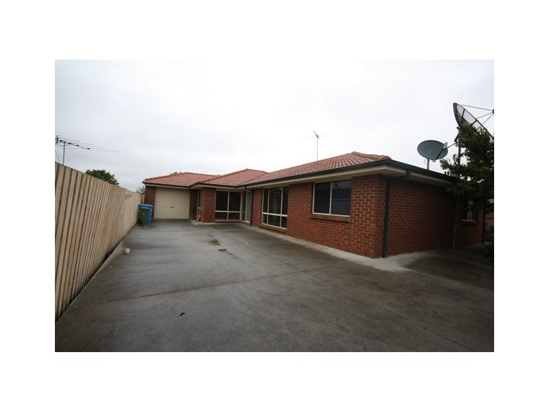 76 Amberley Park Drive, Narre Warren South VIC 3805